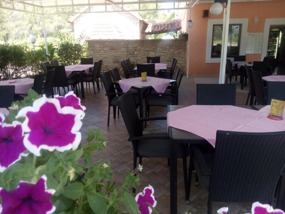 Hotel Pansion restoran Marin Posedarje Exterior foto