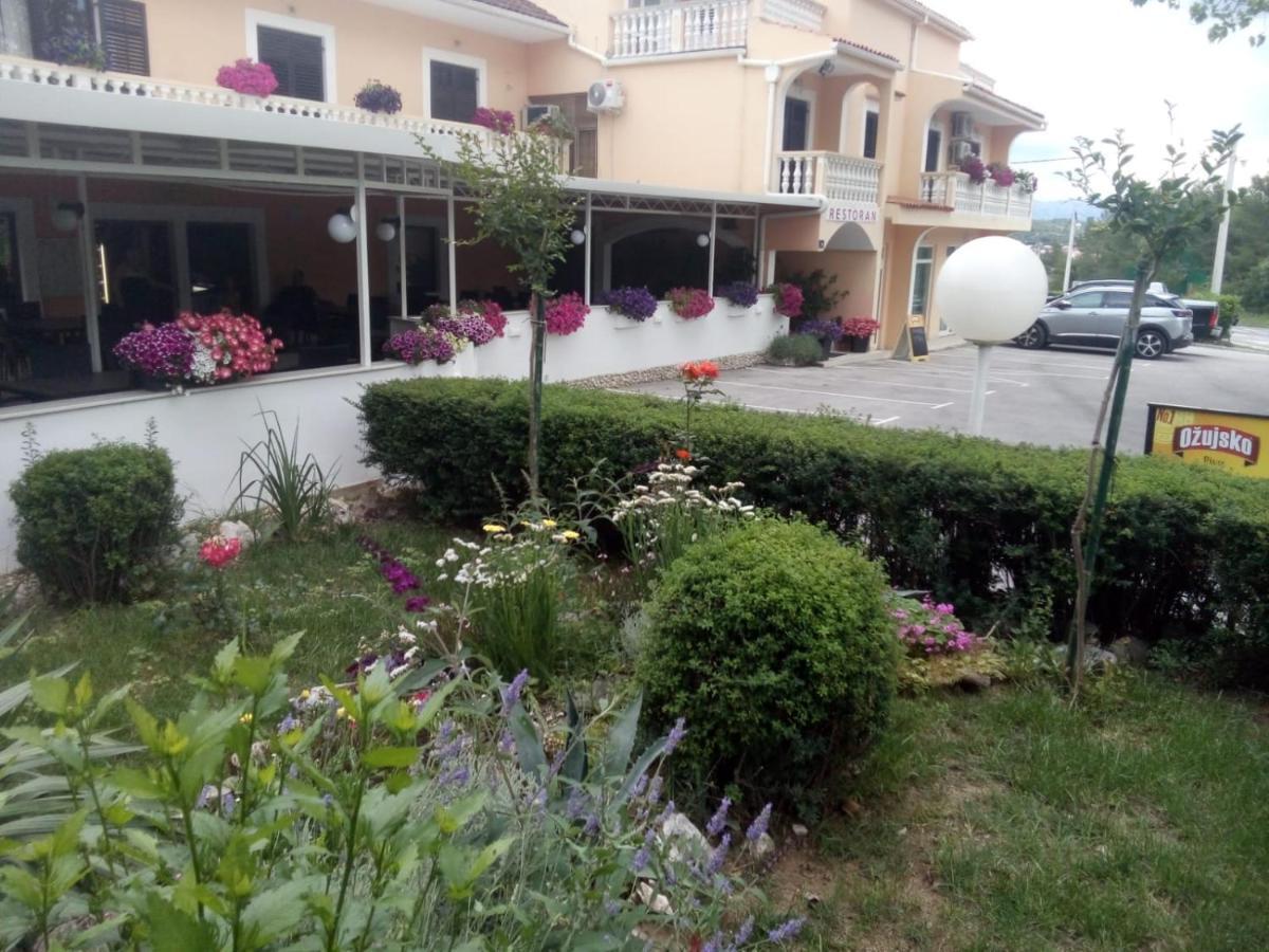 Hotel Pansion restoran Marin Posedarje Exterior foto